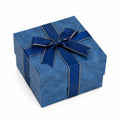 Boîte cadeau 15 x 15 x 8 cm en carton bleu avec ruban décoratif