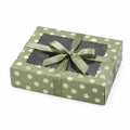 Boîte cadeau 30 x 20 x 8 cm en carton vert à pois avec fenêtre et ruban satin